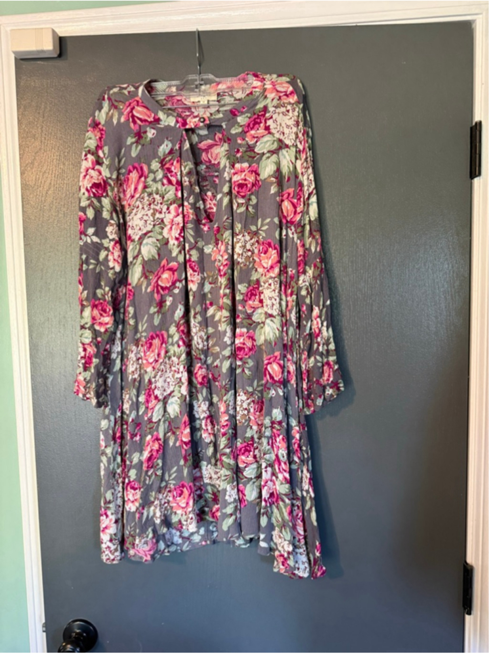 Women's Umgee Gray Floral Long Sleeve Tunic M